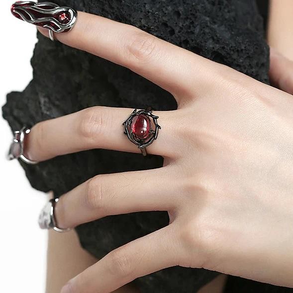 Retro Thorn แหวนทับทิม Unisex Punk Gothic โลหะสีดําแหวนบุคลิกภาพปรับเปิดแหวนนิ้วมือผู้ชายผู้หญิงของขวัญเครื่องประดับ