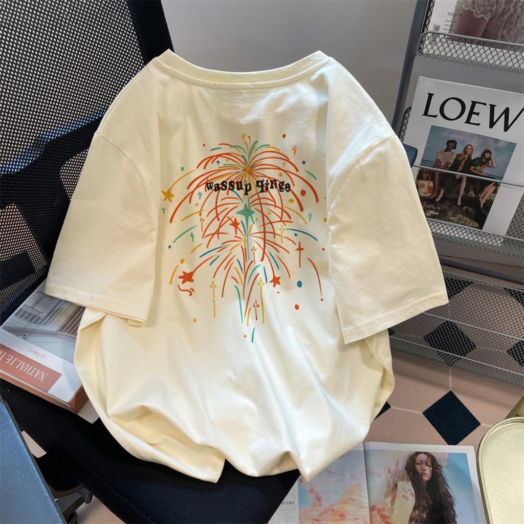 เกาหลี เสื้อแบบดารา เสื้อยืดแขนสั้น CMDXY1272 ผู้ชาย ผู้หญิง ลายทาง ตัวอักษร หลวม ลายสกรีน ฤดูร้อน ฤดูใบไม้ผลิ
