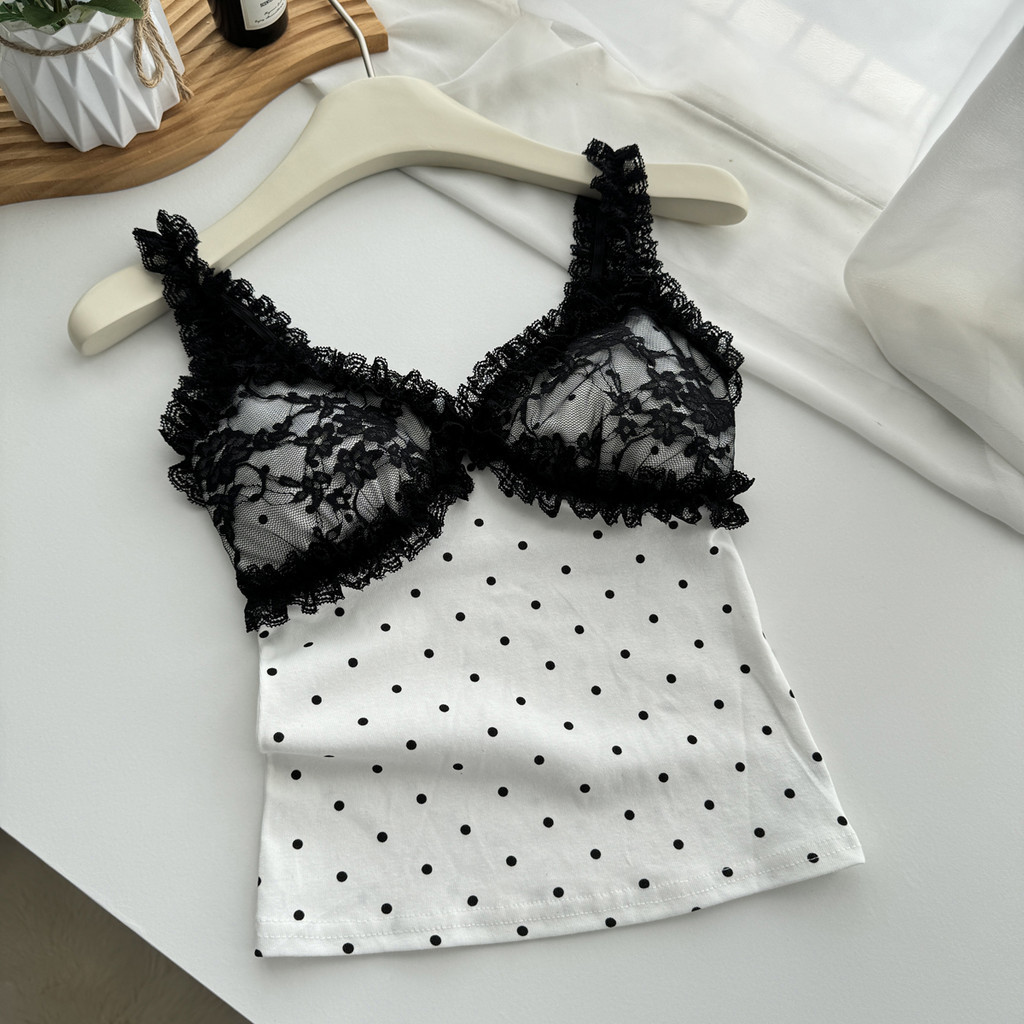 เสื้อยืดผู้หญิง เสื้อสายเดี่ยวบายสก็อต มินิมอลสไตล์ ดีเทลขอบลูกไม้ เสริมฟองน้ำในตัว 