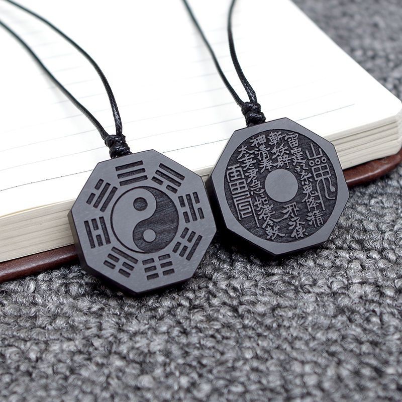 ไม้ไม้มะเกลือ ตัน เงิน Tai Chi acquired Bagua Pendant ป้องกันร่างกาย รองเท้าแตะสีม่วง wo黑色木质拼山龙茶 后牙