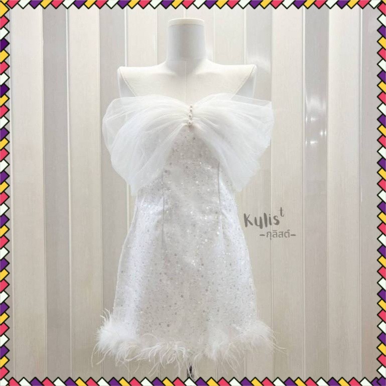 Kulist XS-L เดรสปาดไหล่ผ้ากลิตเตอร์สีขาวชายแต่งขนนก สวยมากต้องมีเลยนะคะ เดรสปาร์ตี้ งานป้าย