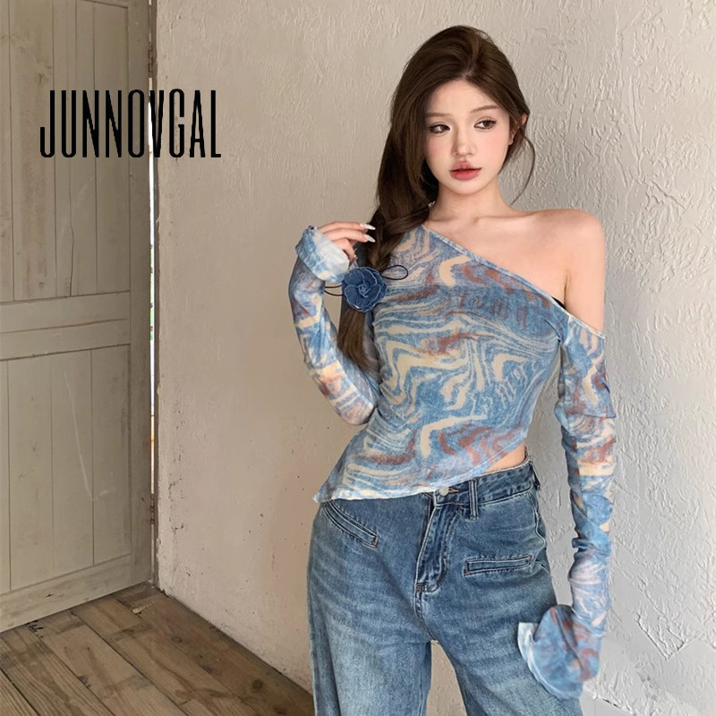 Junnovgal เสื้อยืดผู้หญิงไม่สม่ําเสมอ 2024 Retro สไตล์ใหม่สีตัดกันปิดไหล่แขนยาว