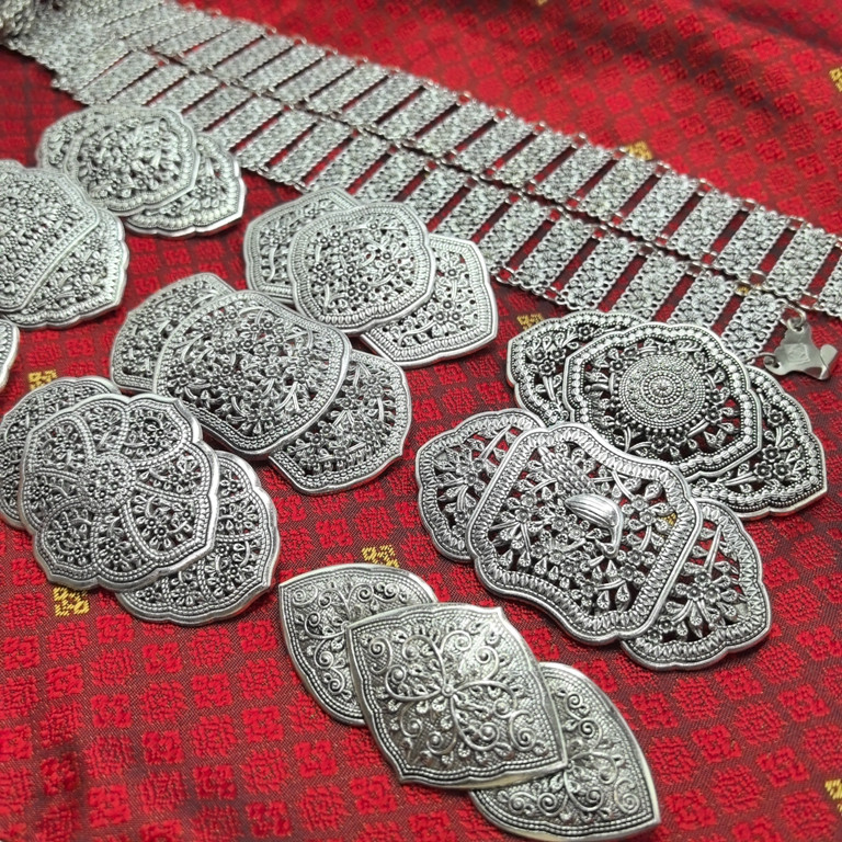 เข็มขัดเงินโบราณพร้อมหัว สวมใส่ประดับชุดไทย มาพร้อมหัวหลากหลายแบบ ปรับได้ตามขนาดเอวxg
