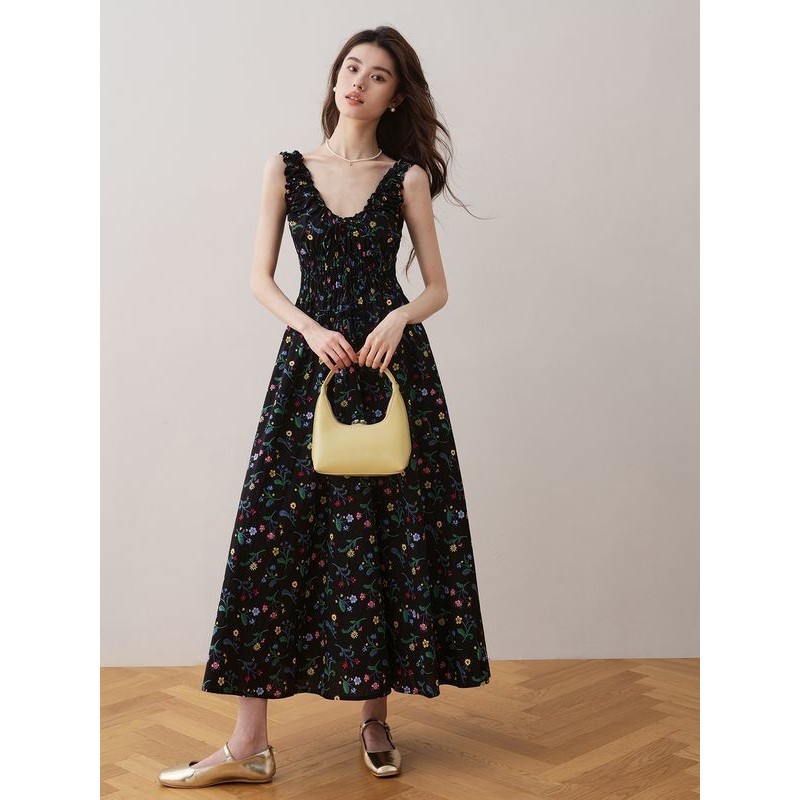 XUWEN กรกฎาคมชุดผมตรงสีดําเอวแคบจีบชุดสลิงดอกไม้หญิงฤดูร้อนสดอารมณ์ Lace-Up Drawstring กระโปรงยาว