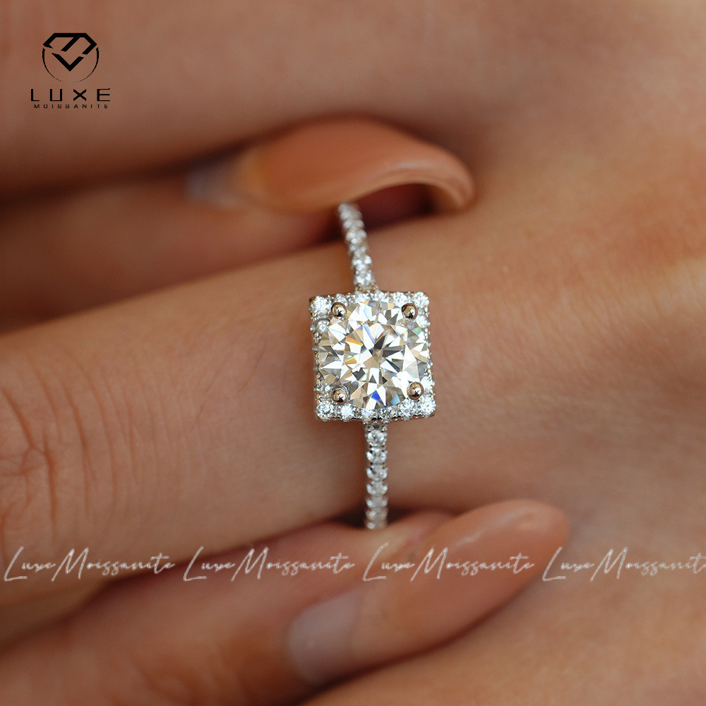 จริง Moissanite 1CT Square Halo Design Round Cut Four-Prong แหวน S925 เงินสเตอร์ลิง E1908 พร้อมการรั