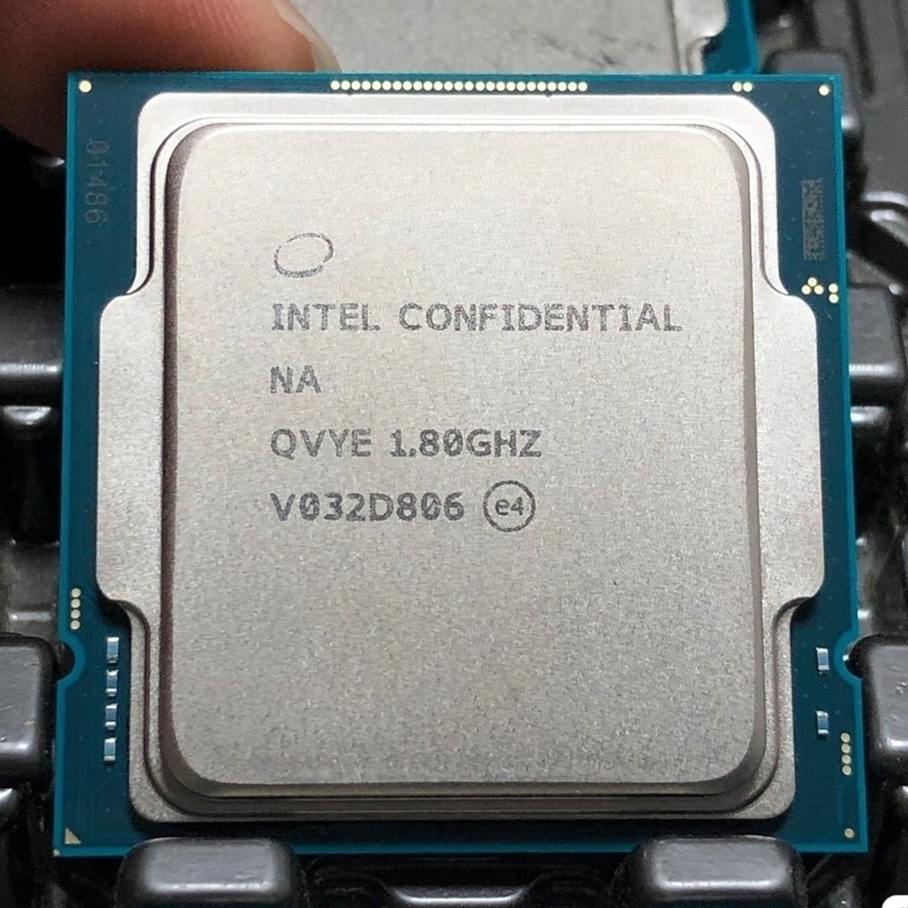 I9 11900 ES รุ่น QVYE 11th Generation 1200-Pin cpu แกนแปดเหลี่ยม Sixteen-Line โครงการคอลเลกชันจอแสดง