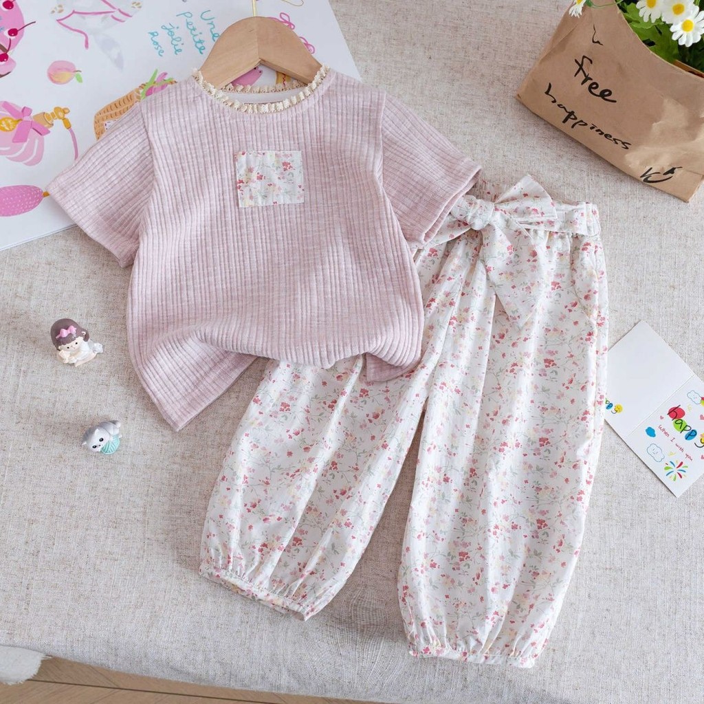 สูทเด็กผู้หญิงฤดูร้อน อินเทรนด์แบบเกาหลี พิมพ์ลายดอกไม้ แขนสั้น เสื้อยืดและกางเกงเนื้อลูกไม้ มาในเซตสองชิ้น