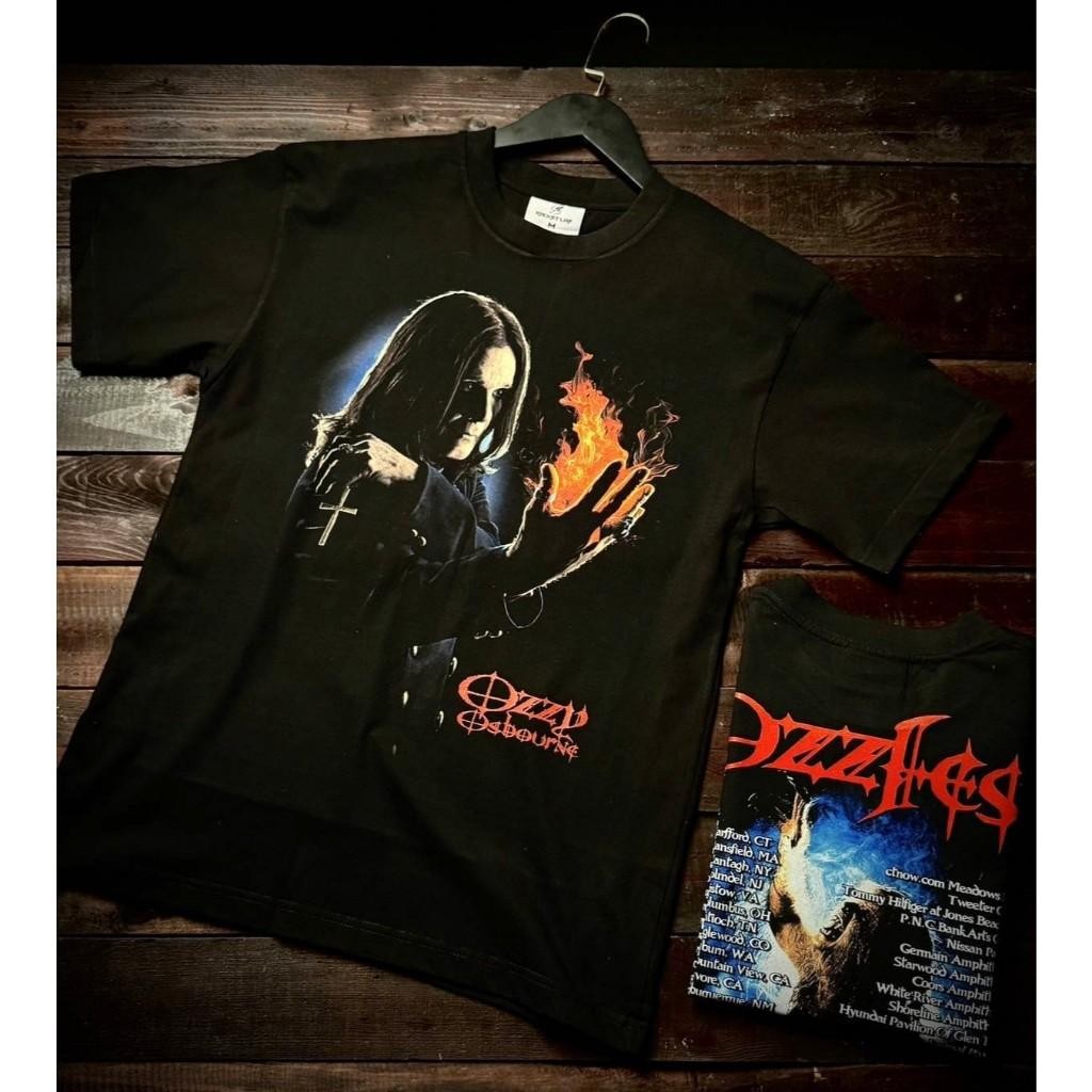 เสื้อยืด Ozzy Osbourne Rocket Lab สีดำ ผ้าคอตตอนพรีเมียม USA สกรีน DTG งานละเอียด คุณภาพสูง