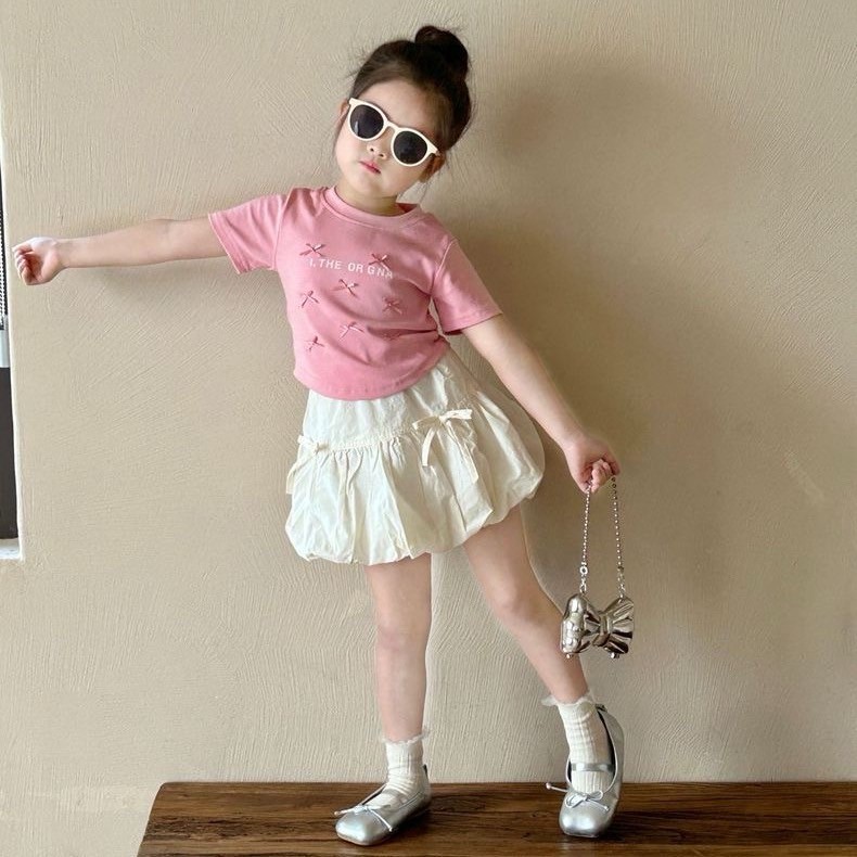 PRETTY BABY พร้อมส่ง ชุดเซ็ทเด็กผู้หญิง เสื้อครอปติดโบว์+กระโปรงปักโบว์ ไม่มีซับ (1287)
