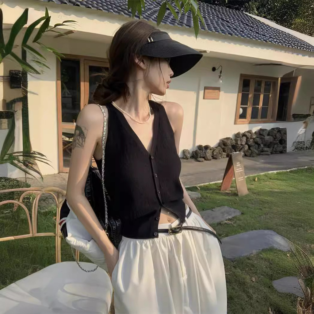 ผู้หญิง ฤดูร้อนสีดําคอวีถัก เสื้อชั้นในสตรี เสื้อกล้ามแขนกุดเชือกแขวนคอคอด้านบน