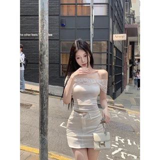 Hotgirl พร้อมส่ง✨เสื้อรัดรูปผู้หญิง เสื้อยืดปาดไหล่ ผ้ายืดรัดรูปสวย แผงลูกไม้ ดีไซน์เก๋ไก้และเซ็กซี่ รุ่นใหม่ฤดูร้อน