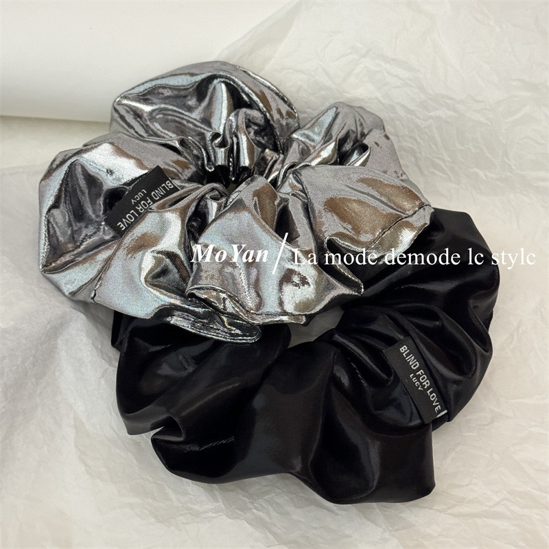 ผ้าปืนเงินสีขนาดใหญ่ลําไส้ผมห่วงแฟชั่นหนังวงที่คาดผมผู้หญิงเครื่องประดับผม