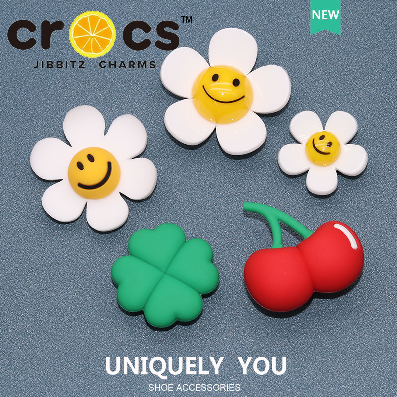 Jibbitz Crocs Charm รองเท้าหัวเข็มขัดอุปกรณ์เสริม 3D DIY Four-Leaf Clover เชอร์รี่ซิลิโคนดอกทานตะวันตกแต่งหัวเข็มขัดชุด