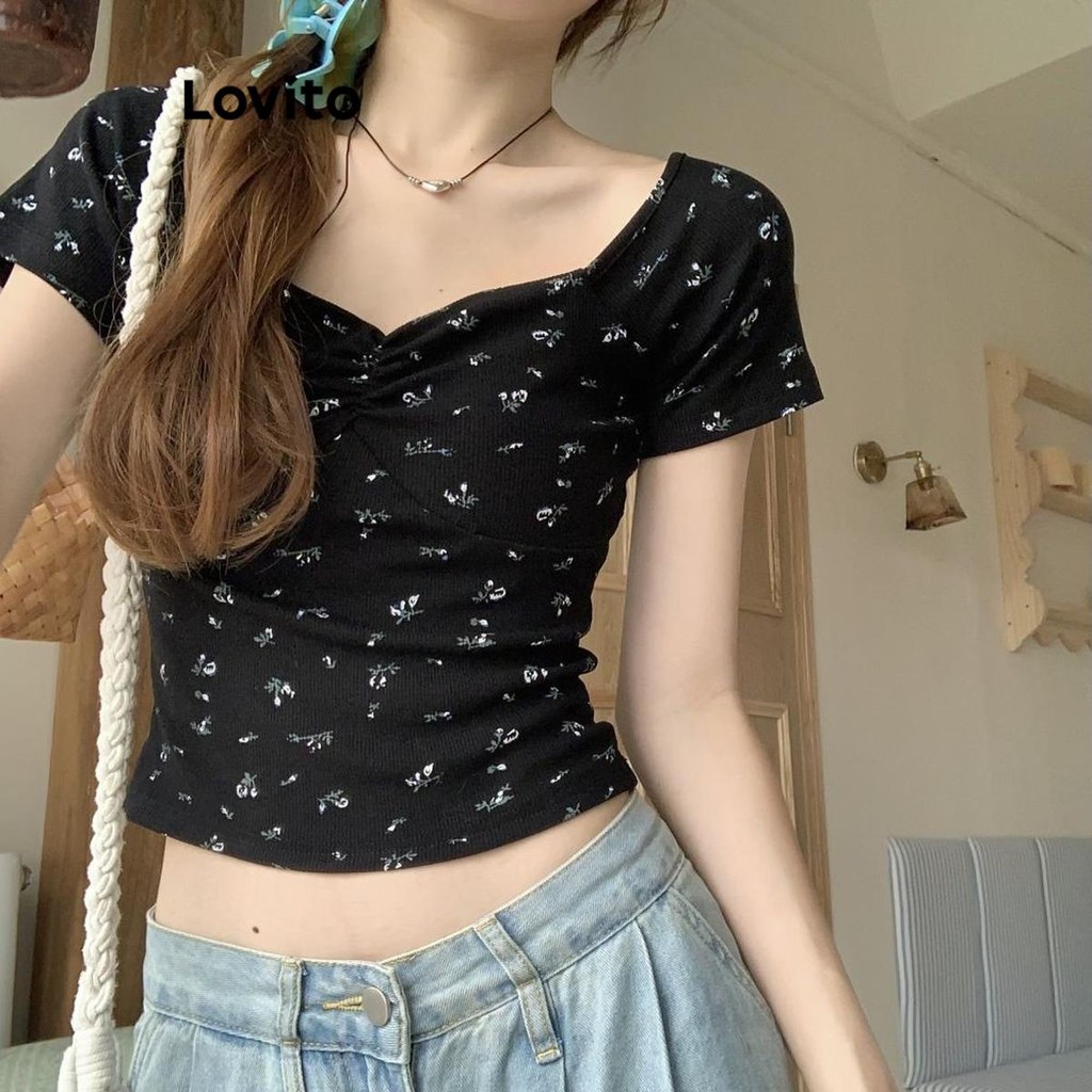 Lovito เสื้อยืดผู้หญิง ลายดอกไม้ สไตล์ลำลอง LNM64107