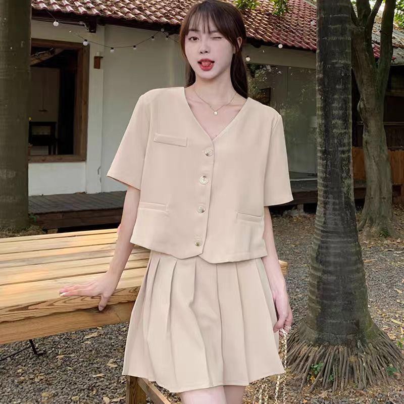 S-4XL EVIOVIO เสื้อสูทแขนสั้นสไตล์เกาหลีคอวี + กระโปรงจับจีบกระชับสัดส่วนและลดอายุชุดสองชิ้น ผู้หญิงT0132T