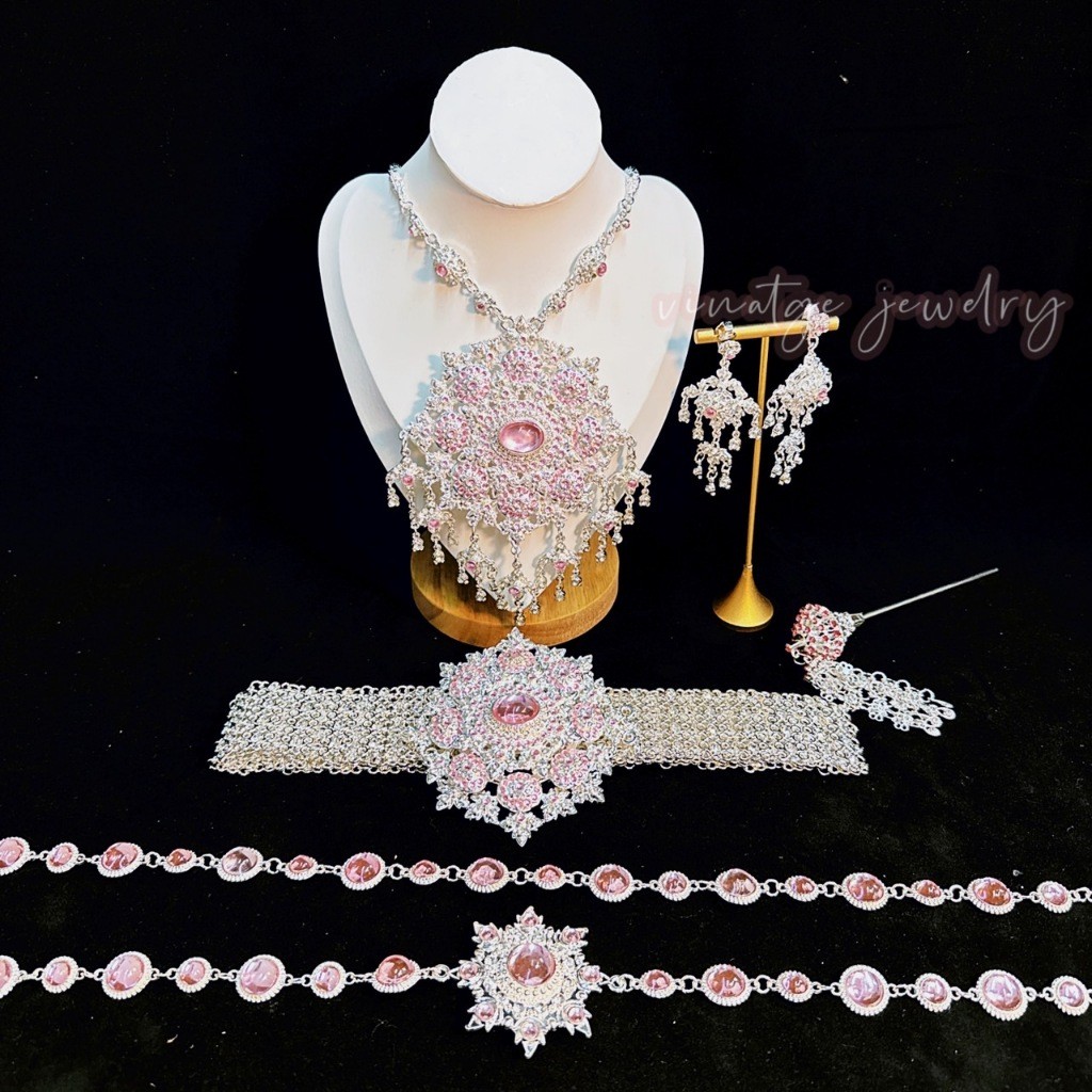 สร้อยคอเครื่องประดับ สไตล์ไทยสีเงิน สังวาลย์ เข็มขัด สวมใส่ชุดนางรำ เทศกาลต่างๆ ลอยกระทง