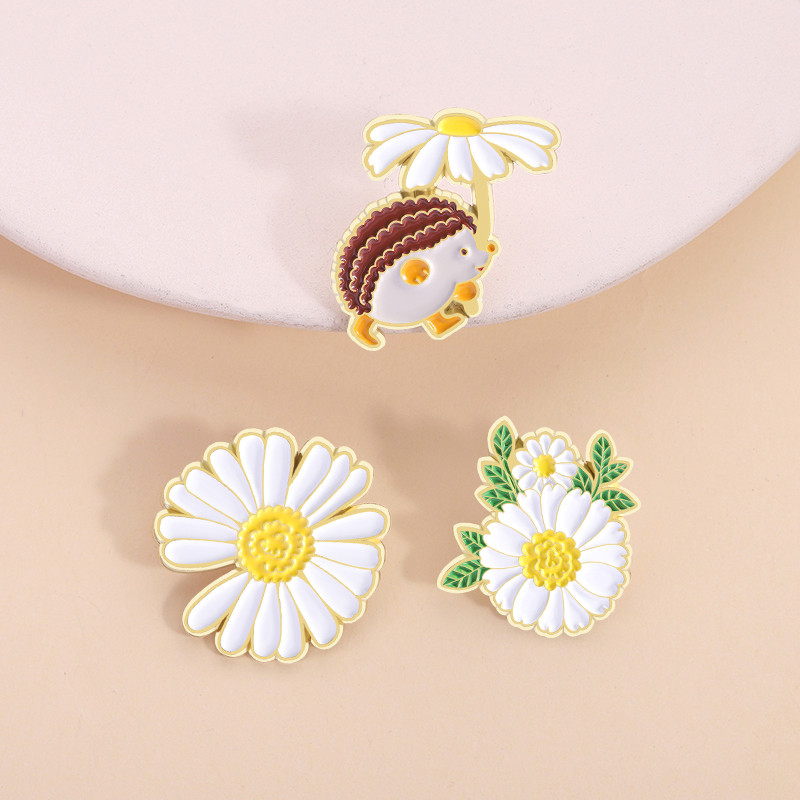 เข็มกลัดพินเคลือบทรงลายดอกไม้ Daisy น่ารัก อุปกรณ์เสริมโลหะ สำหรับเสื้อผ้าและกระเป๋า เป็นของขวัญที่สวยงาม