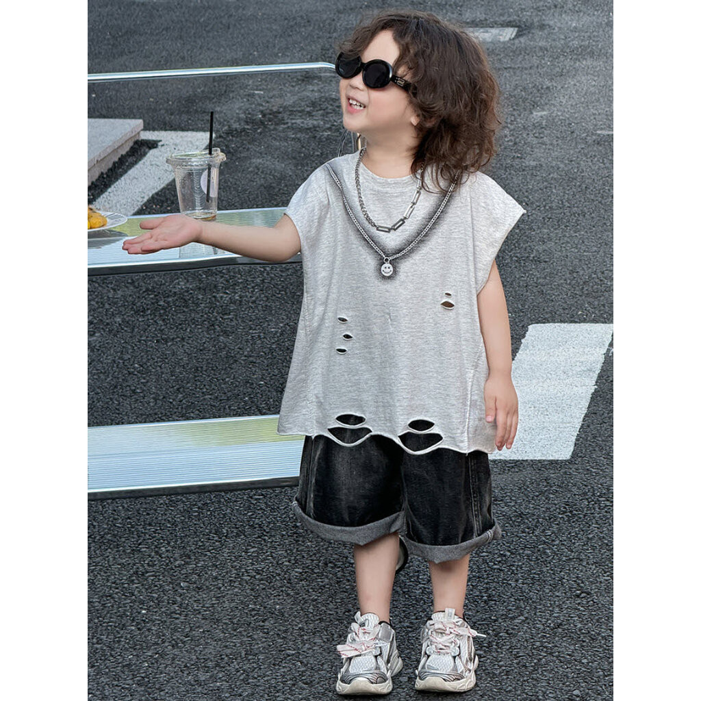 LLT-32 เสื้อแขนล้ำสีเทาอ่อนสกรีนลายสร้อยสไมลี่ ตกแต่งริ้วขาด เท่ ไม่ซ้ำใคร (ขนาด 90-140)