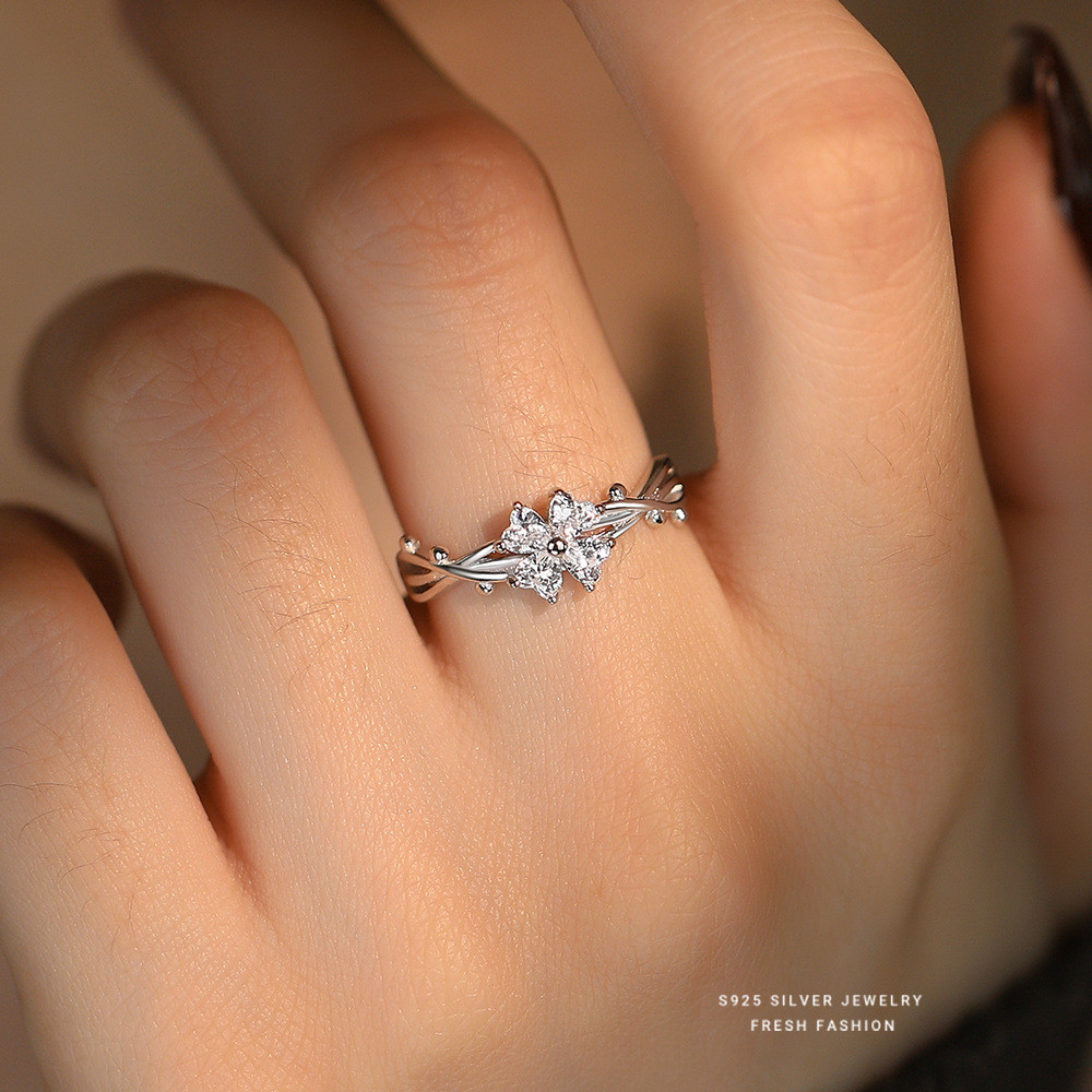 แหวนนำโชคโคลเวอร์ 4 ใบ เงินสเตอร์لิง ส999 ปรับขนาดได้ เพิ่มความหรูด้วยเพชร CZ น้ำหนักเบา 1.75 กรัม เ