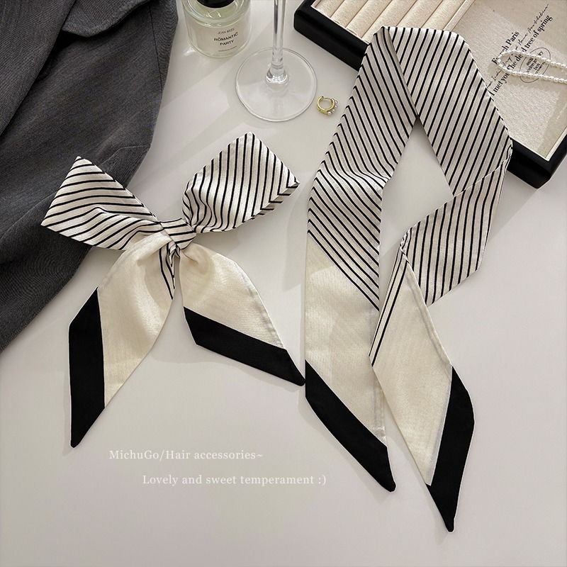 หนังสือเรื่องราวของกุหลาบโดย Huang Yifei และ Liu Yifei