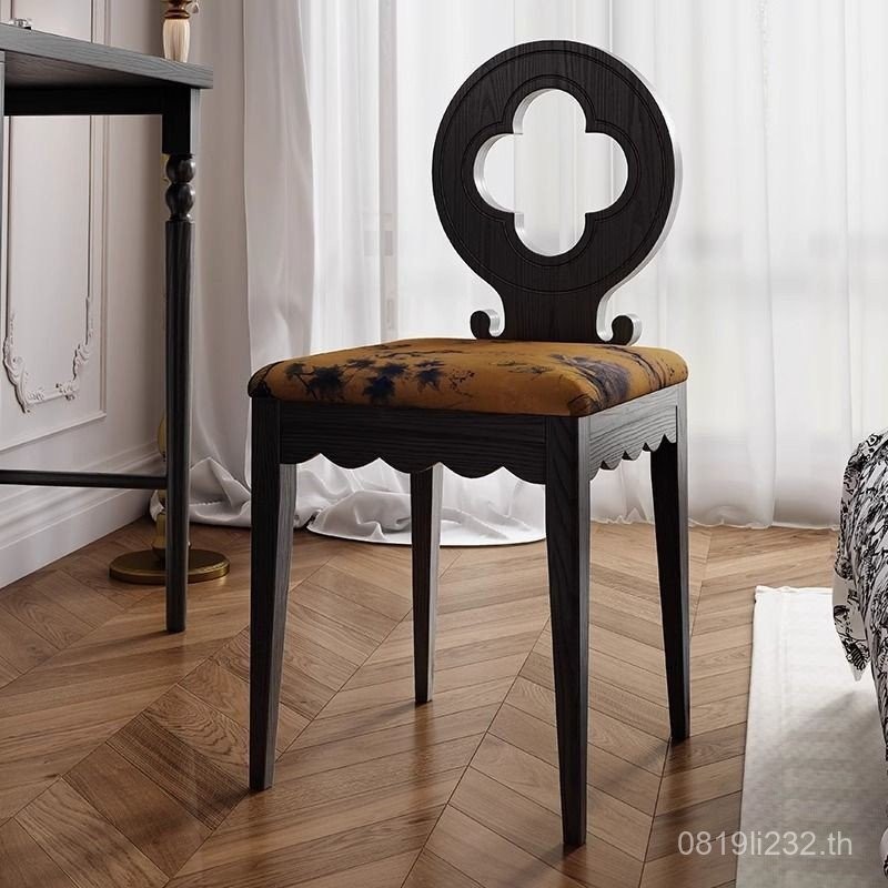 หรูหราภาษาฝรั่งเศสคํา Clover Designer Retro Influencer แต่งหน้าสตูลในครัวเรือนไม้กลับเก้าอี้ J5BY