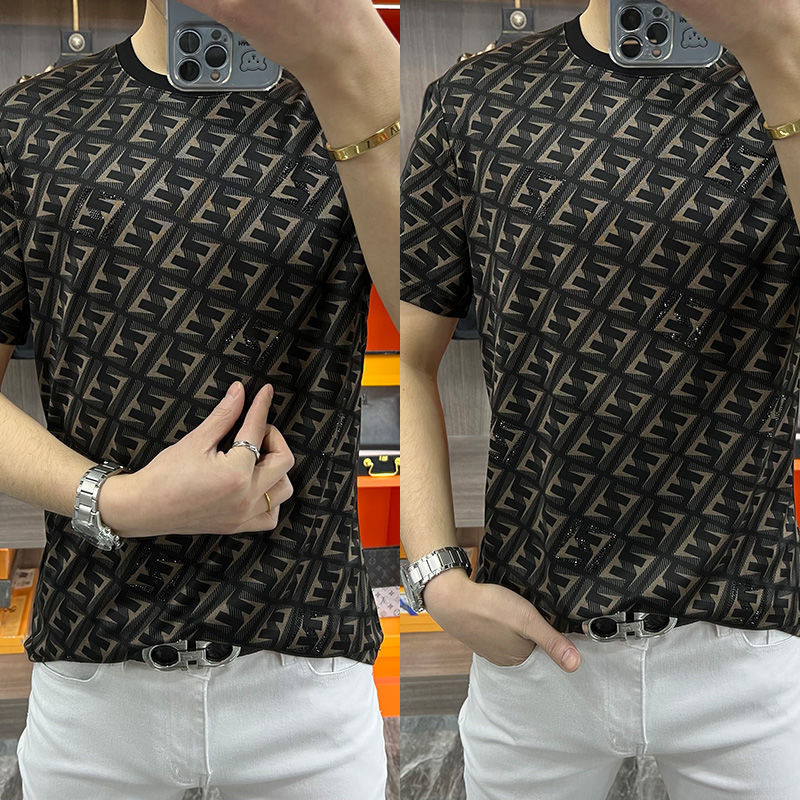 เสื้อยืดแขนสั้นผู้ชายหรูหราน้ำหนักเบาฤดูร้อนคอกลมแขนสั้นเสื้อยืดอินเทรนด์พิมพ์แฟชั่นผู้ชาย TOP