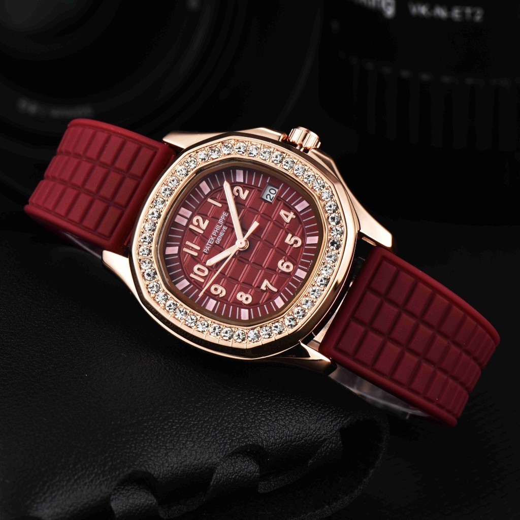 Patek PHILIPPE PATEK PHILIPPE หรูหราแฟชั่นสุภาพสตรีการออกแบบกันน้ํานาฬิกาข้อมือวันที่แสดงสายยางหน้าปัดโลหะ