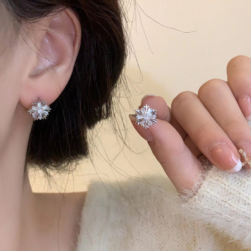เกล็ดหิมะเพทาย ใส่ห่วง ต่างหูสําหรับผู้หญิงเจาะต่างหูชุดสําหรับเด็กต่างหูเงินชุดนอนหลับโดยไม่ต้องถอดการออกแบบความรู้สึกสไตล์ทุกวันอุป