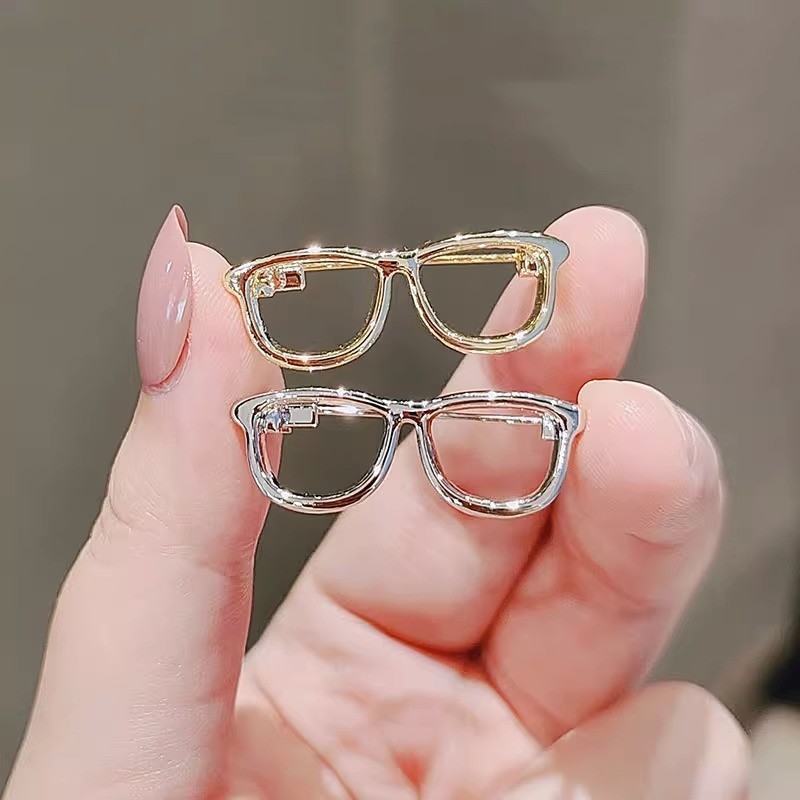 Mini Simple Glossy แว่นตาเข็มกลัด All-Match Niche ที่ไม่ซ้ํากัน Anti-glare Pin อุปกรณ์เสริม