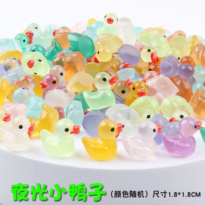 หลากสี ส่องสว่างเป็ดน้อยสีเหลืองการ์ตูนตุ๊กตาเครื่องประดับขนาดเล็กไมโครภูมิทัศน์เรซินเครื่องประดับสร้างสรรค์อุปกรณ์งานฝีมือ