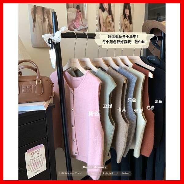 เสื้อไหมพรมแขนกุด Kumikumi เสื้อสเวตเตอร์ถักคอกลมเนื้อนุ่มเรียบง่ายเสื้อสเวตเตอร์ถักผู้หญิงเสื้อกล้ามแขนกุดใส่แล้วดูผอมเพรียวในช่วงต้นฤดูใบไม้ร่วง