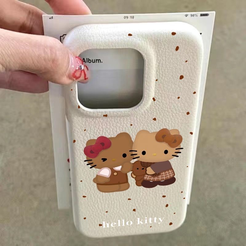 การ์ตูนสีเหลืองน่ารัก Hello Kitty พิมพ์หนังหลุมขนาดใหญ่ทาสี Drop ทนกรณี IPhone สําหรับ IPhone16 X/xs XR 12/11/13Pro XSMAX IPhone14/15Promax 7/8 Plus