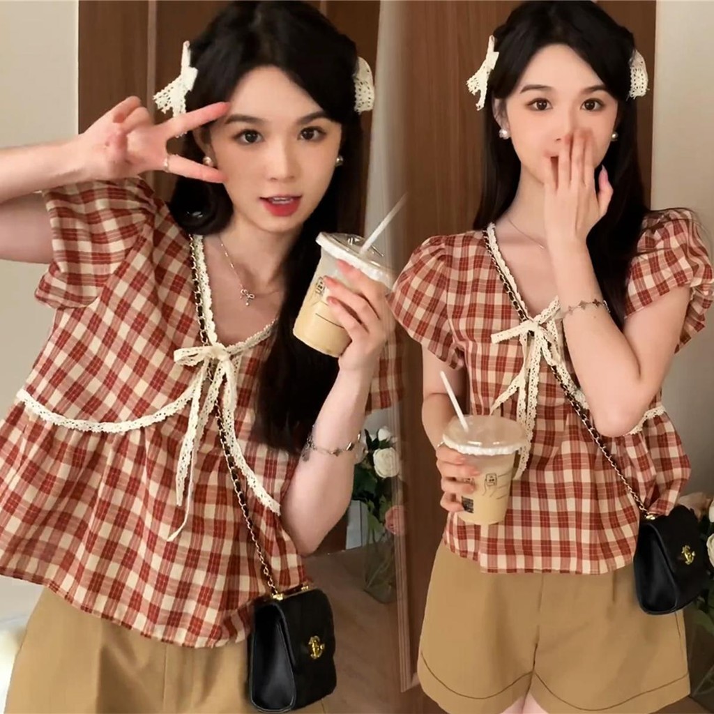 Chili Koko เสื้อเชิ้ตลูกไม้ลายสก๊อตย้อนยุคสไตล์เกาหลีใหม่  พร้อมลูกไม้หวานและฟอง W632