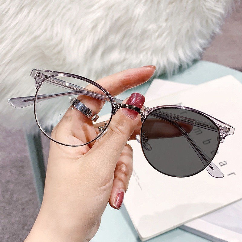 0~ -600° แว่นตาป้องกันรังสีแบบโฟโตโครมิกสําหรับผู้หญิงแว่นสายตาสั้นป้องกันดวงตาเลนส์เกรด - รูปที่ 2