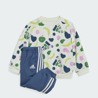 adidas ไลฟ์สไตล์ ชุดเสื้อวอร์มพิมพ์ลายทั้งตัวและกางเกงจ็อกเก…