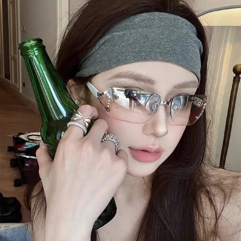High-End Retro Y2Kสาวร้อนสไตล์เพชรเงินFramelessแว่นตาหญิงแฟชั่นStreetยิงเว้าแว่นตากันแดดHigh-End Ret