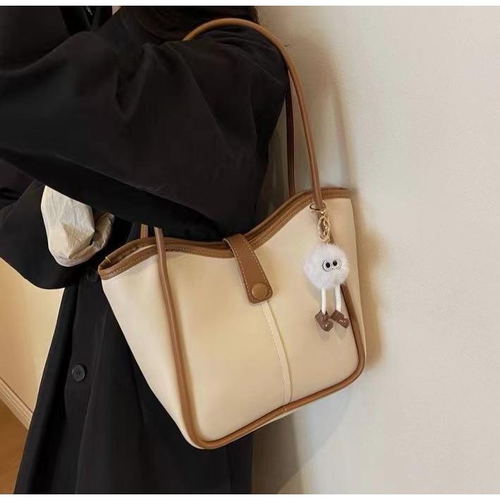 【พร้อมส่ง】miss bag fashion กระเป๋าสะพาย ดีไซน์ไม่ซ้ำใคร ทันสมัย เหมาะสำหรับกลุ่มแฟชั่นใหม่ในปี 2024