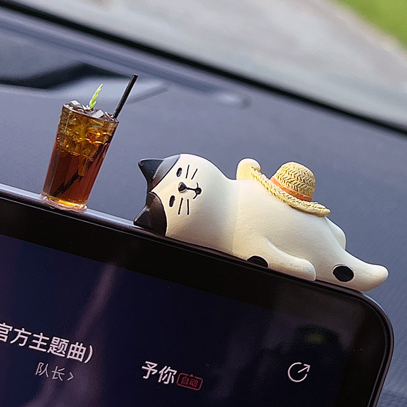 2024 ใหม่กาแฟเย็นมินิเครื่องประดับแมวน่ารัก ตกแต่งแดชบอร์ดรถ อุปกรณ์ตกแต่งภายในรถยนต์ เครื่องประดับ คอนโซลกลางรถ เครื่องประ