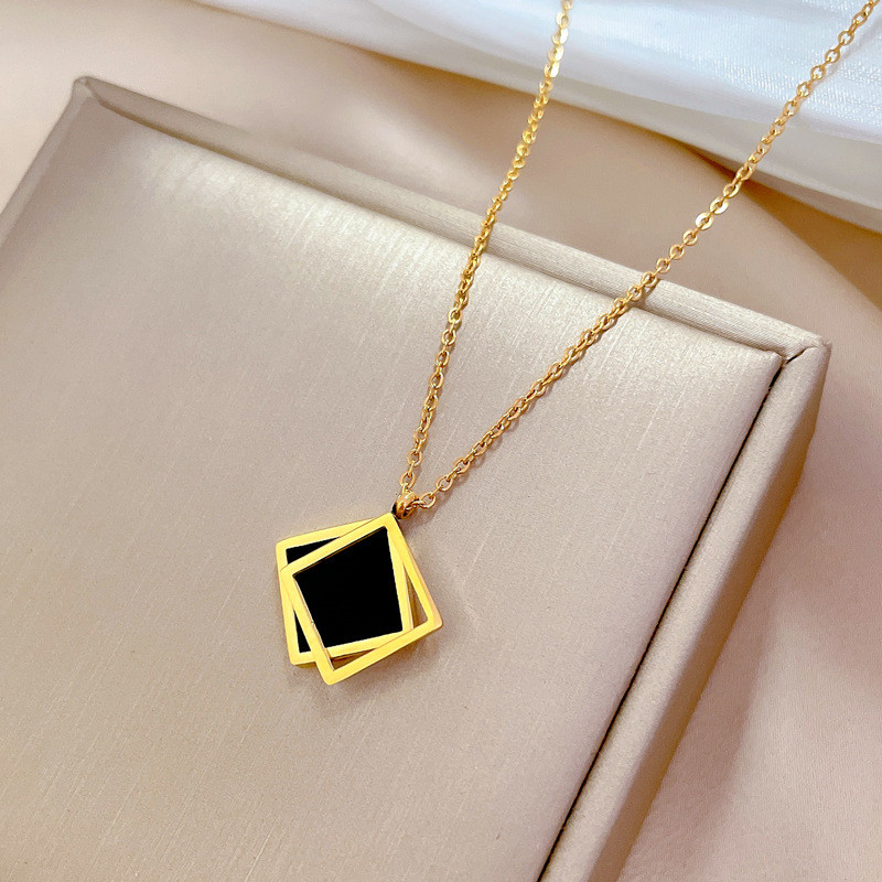 เรขาคณิตสแควร์สไตล์ Minimalist แฟชั่นสร้อยคอเหล็กไทเทเนียมหญิง ins Commuter All-Match สแตนเลส Clavicle Chain อุปกรณ์เสริม