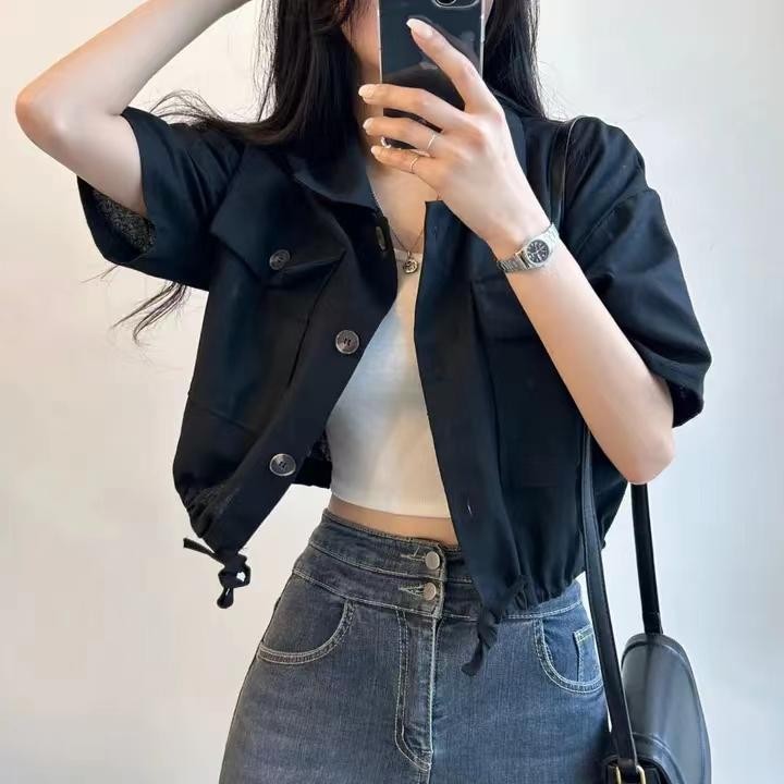 C&T#เสื้อครอปปกดีไซน์มีเชือกผูกเอวแขนสั้น เสื้อเชิ้ทำงานทรงหลวมสไตล์เกาหลีย้อนยุคแฟชั่นลำลอง สำหรับผู้หญิง#W596 - รูปที่ 4