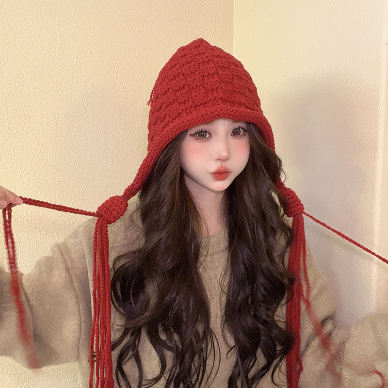 หมวกถักนิตติ้งสีแดงพู่สีทึบหวานและน่ารักสําหรับนักเรียนในฤดูหนาวหน้าเล็กหมวกป้องกันหูที่อบอุ่น