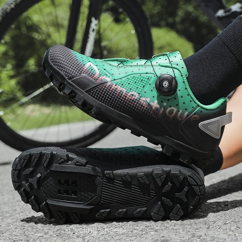 รองเท้าจักรยาน MTB สำหรับผู้หญิง ออกแบบมาให้สวมใส่ง่าย กับ SPD cleats พร้อมให้คุณสนุกกับการปั่นจักรยานเสือภูเขา(SKIS)