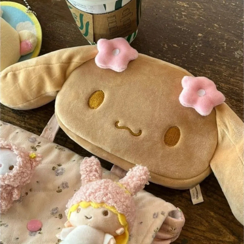 Kawaii Sanrio Mocha สีน้ําตาล Cinnamoroll Plush กระเป๋า Niche กระเป๋าแต่งหน้ามือถือน่ารักหวาน Girly 