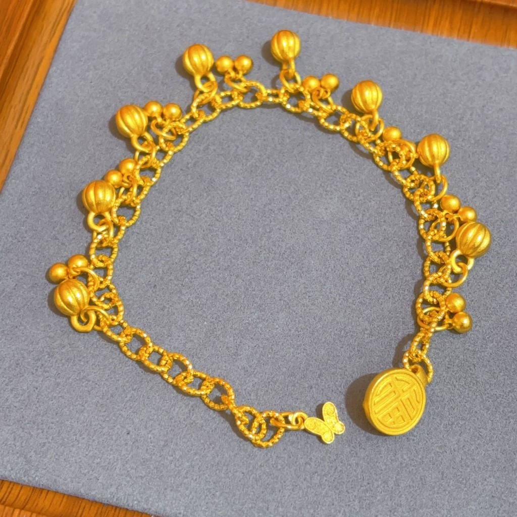 [Ah Xiangge เครื่องประดับทอง] เลียนแบบ 24K Gold-Plated Store สไตล์เดียวกันการเก็บรักษาสีสูงวิธีโบราณทรายผลไม้ทองสร้อยข้อมือยางกระดิ่งผลไม้สร้อยข้อมือหญิงที่แปลกใหม่