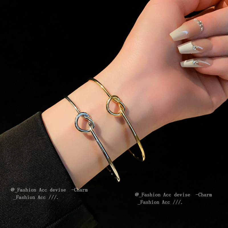 Gold Tone Knot Open Cuff กําไลข้อมือ, Minimalist Love Knot กําไลลวดบางสําหรับผู้หญิงทุกวันเครื่องประดับลําลอง