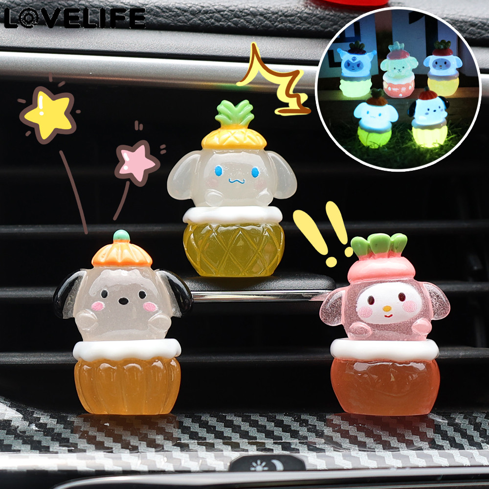 SANRIO [โดดเด่น] ตกแต่งผลไม้ซานริโอ้เรืองแสง - งานฝีมือเรซินขนาดเล็ก DIY - รูปปั้นเรืองแสงหลากสี - เครื่องประดับตั้งโต๊ะแดชบอร์ดรถ - อุปกรณ์ภูมิทัศน์ไมโคร