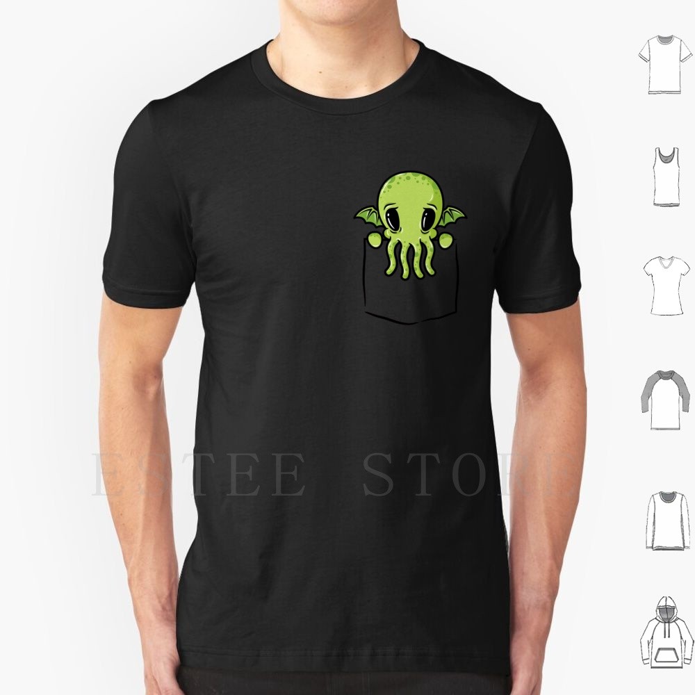 Pocket Cthulhu เสื้อยืดพิมพ์ผ้าฝ้าย Cthulhu กระเป๋าน่ารักล้อเลียน Mike Handy Mikehandyart