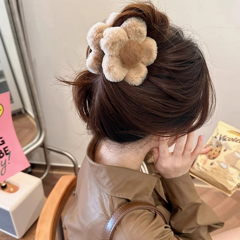 3d ดอกไม้แฟชั่นฤดูหนาว Fluffy Soft Hairpin กิ๊บติดผมเกาหลีเครื่องประดับผม - รูปที่ 5