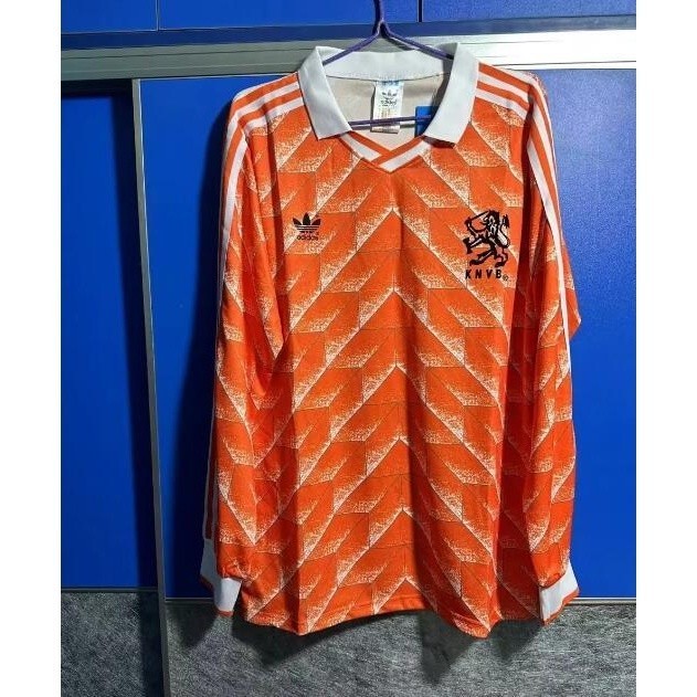 New-Retro1988 Holland Retro Jersey สำหรับผู้ชาย แขนสั้น สไตล์ย้อนยุค คุณภาพสูง เหมาะสำหรับแฟนฟุตบอล
