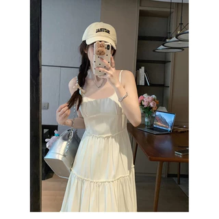 Betty house🌸พร้อมส่ง ชุดเดรสยาวผู้หญิง เดรสผู้หญิง ชุดน่ารัก สายเดี่ยวเซ็กซี่ เอวแคบ ดีไซน์จีบ สีเบจ